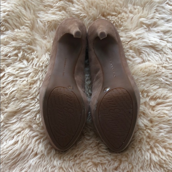 🎉HP Gianni Bini Tan Suede Heels - Picture 4 of 6